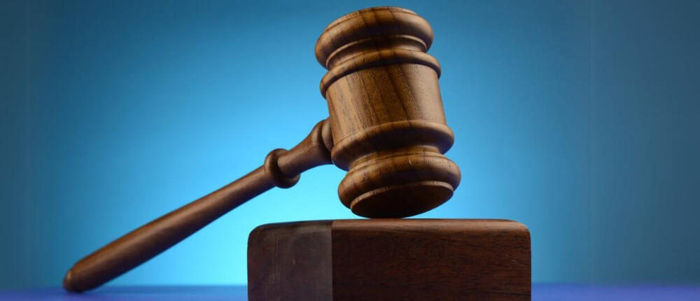 Richterhammer und Richterblock als Symbol für die Rechtsschutzversicherung